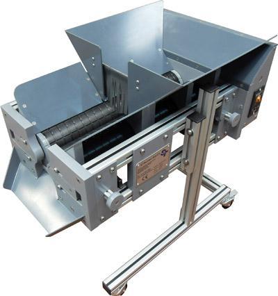 Free standing roller sprue separator for moulded plastic components